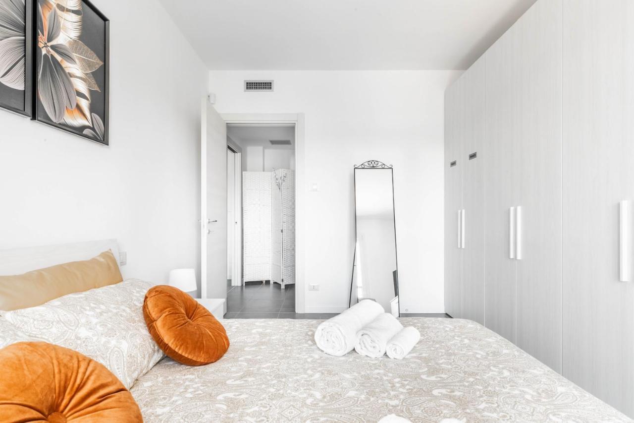 Апартаменты Harmony House - Rho Fiera 6Min - Free Parking - Terrace Милан Экстерьер фото